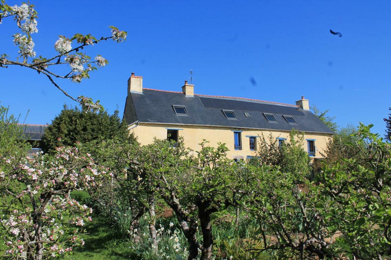 ホテル L'Ancien Presbytere Monterfil エクステリア 写真